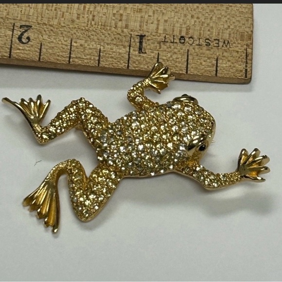 Vintage CHRISTIAN DIOR Gold Tone Swarovski Crystal encrusted pave Frog Brooch - Picture 10 of 11